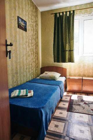 Отель Голубая Лагуна Коблево Бюджетный двухместный номер с 2 отдельными кроватями-3